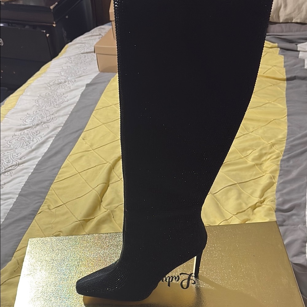 Sleek Black Over the Knee High Heeled Boots